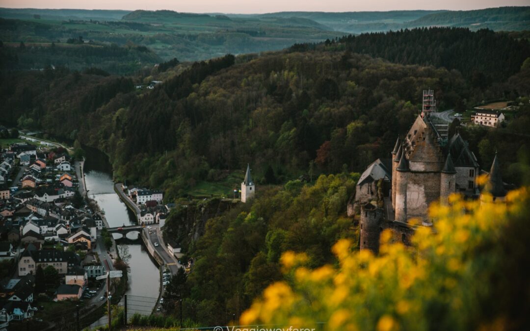 Kasteel Vianden in Luxemburg bezoeken: Wat te zien, praktische informatie en beste uitzichtpunten