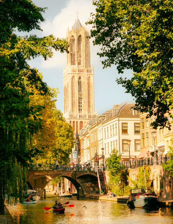 boats and kayak in the Oudegracht of Utrecht