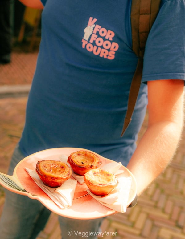 man holding pasteis de nata in Utrecht